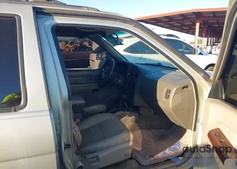 2000 Infiniti Qx4 from USA, damaged, VIN JNRAR07Y2YW084076